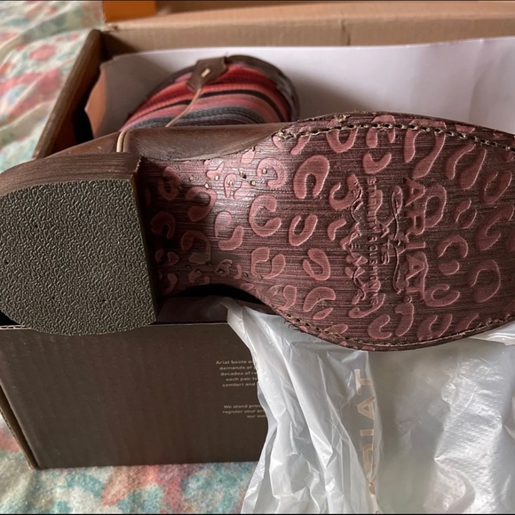 NIB Ariat Wood Bottom Circuit Serape Boots - Picture 6 of 8